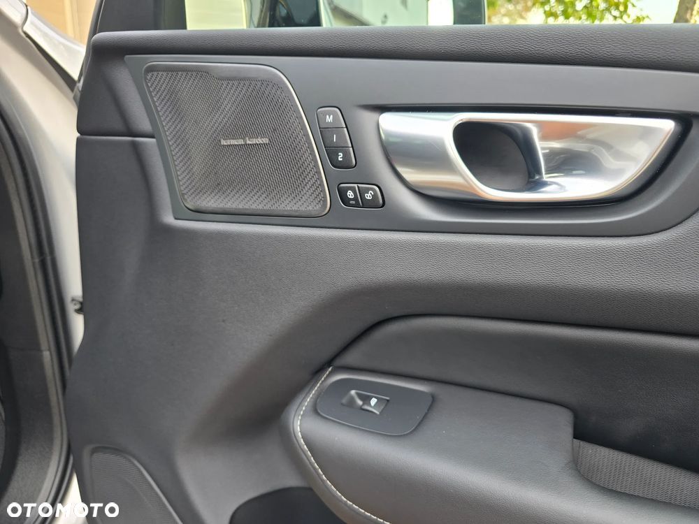 Volvo XC 60 T6 AWD Recharge Plus Dark - 27