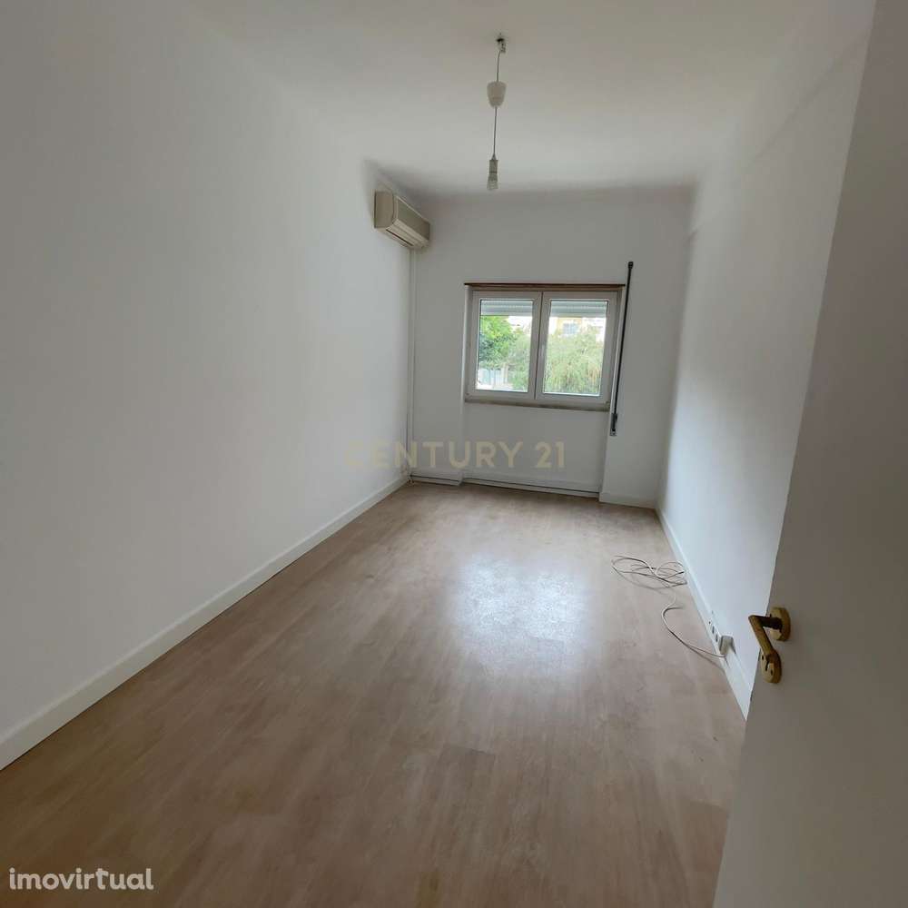 Apartamento T4 convertido em T3 - Barreiro Centro  - Rua 1º de Dezembr - Grande imagem: 2/16