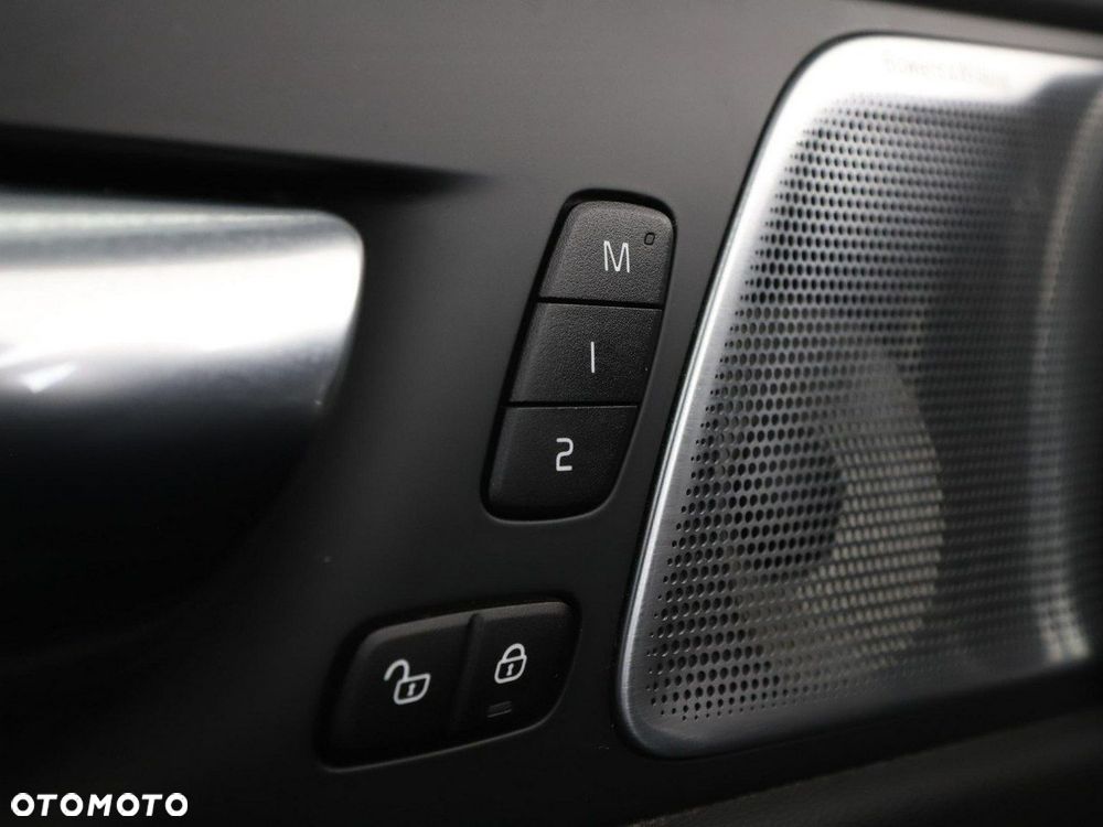 Volvo XC 60 T6 AWD Recharge Geartronic Inscription - 36