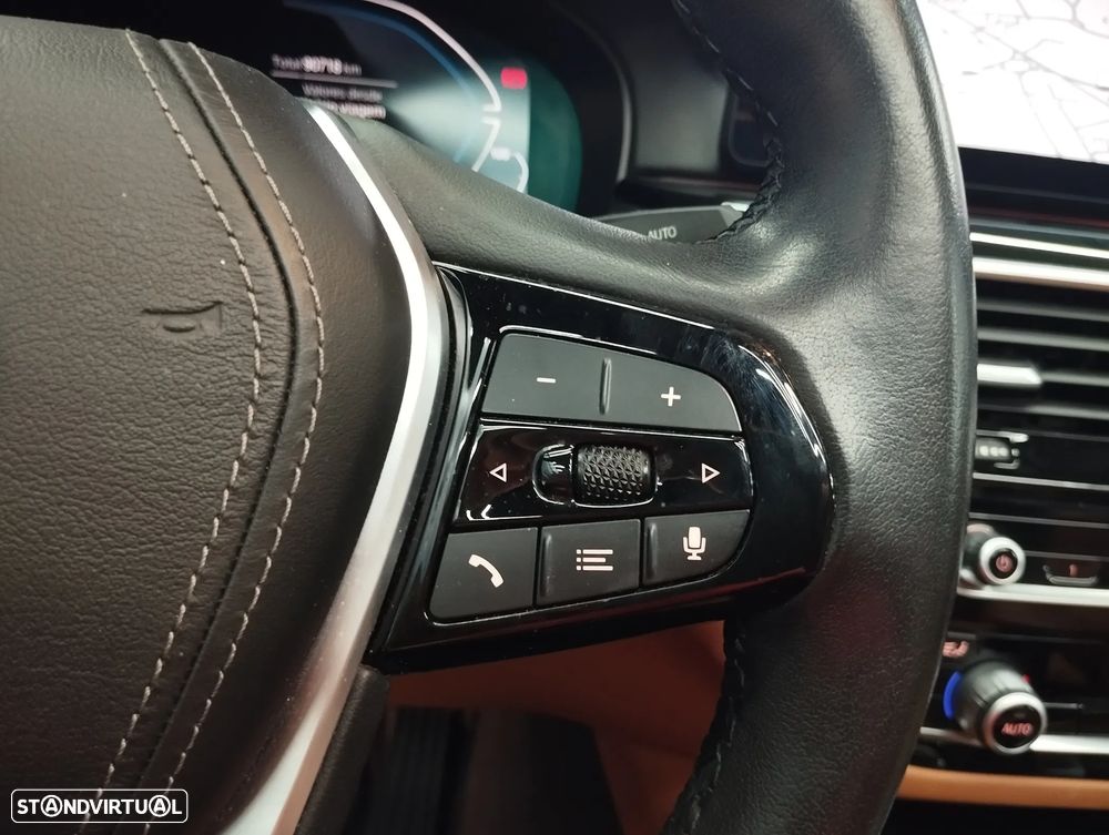 BMW 530 e Line Luxury - 28