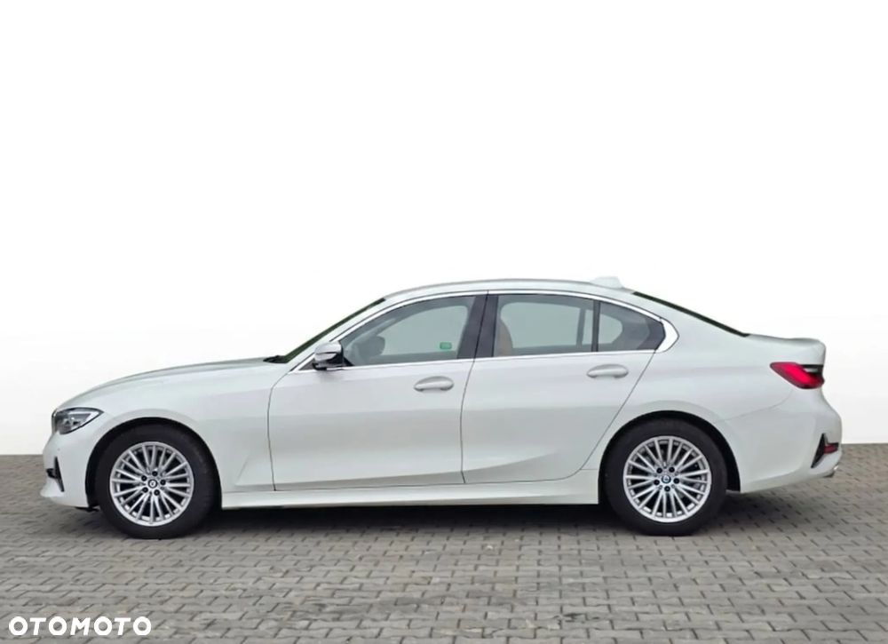 BMW Seria 3 318d mHEV - 8