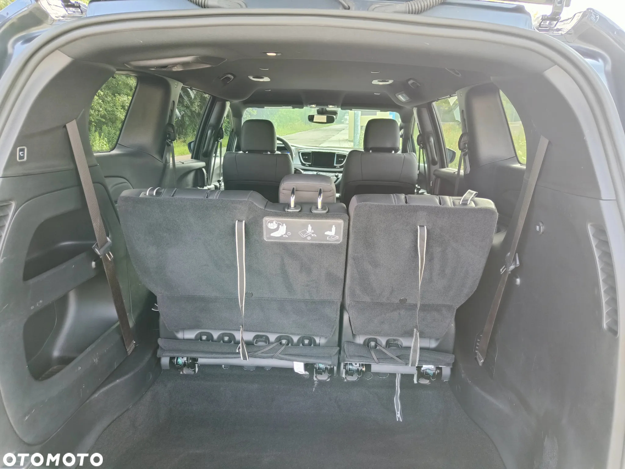 Chrysler Pacifica - 21