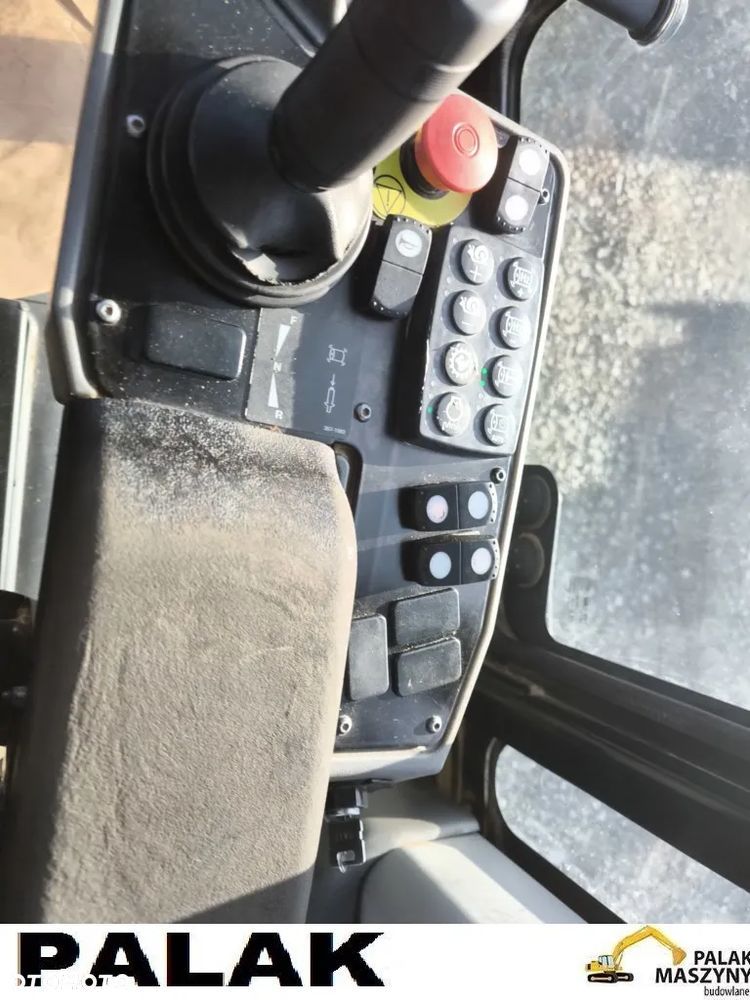 Caterpillar Walec drogowy  CAT CS 64 B , METAL-GUMA  ,2018 rok - 15