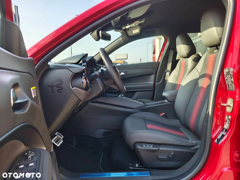 Alfa Romeo Junior 1.2 mHEV Ibrida Q4 eDCT - 4
