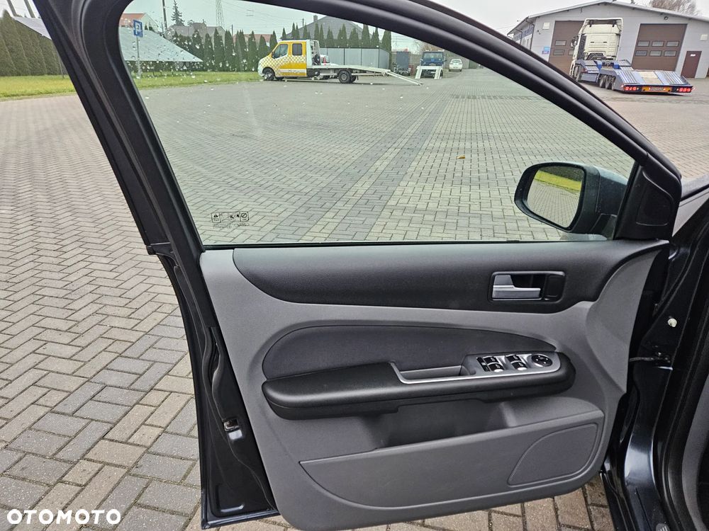 Ford Focus 1.8 Titanium - 25