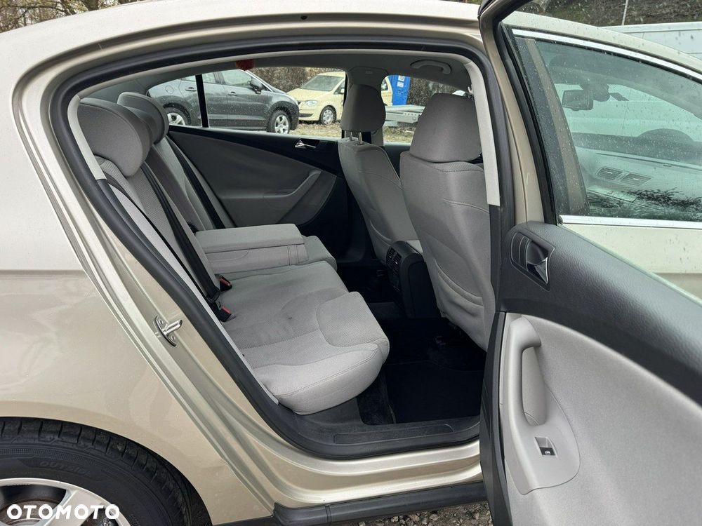 Volkswagen Passat 2.0 FSI Automatik Comfortline - 15