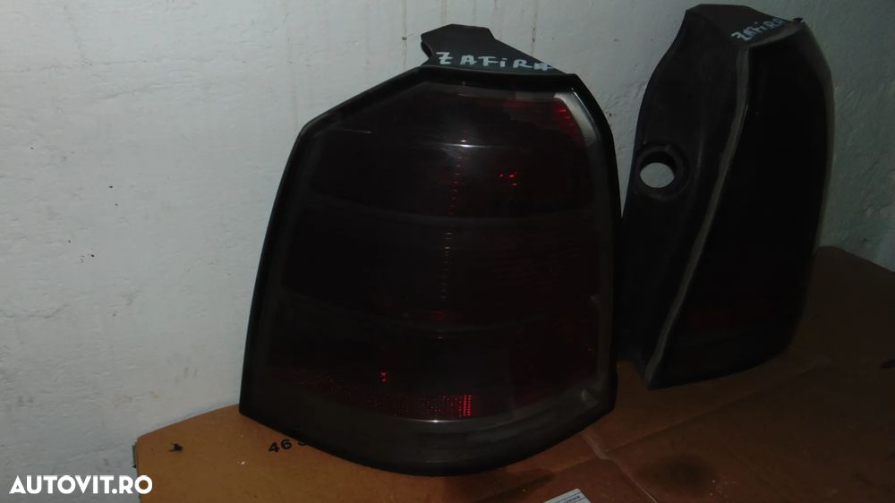 Stopuri stanga-dreapta Opel Zafira B an 2010 - 7