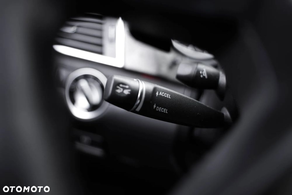 Mercedes-Benz GL 500 4Matic (BlueEFFICIENCY) 7G-TRONIC - 35