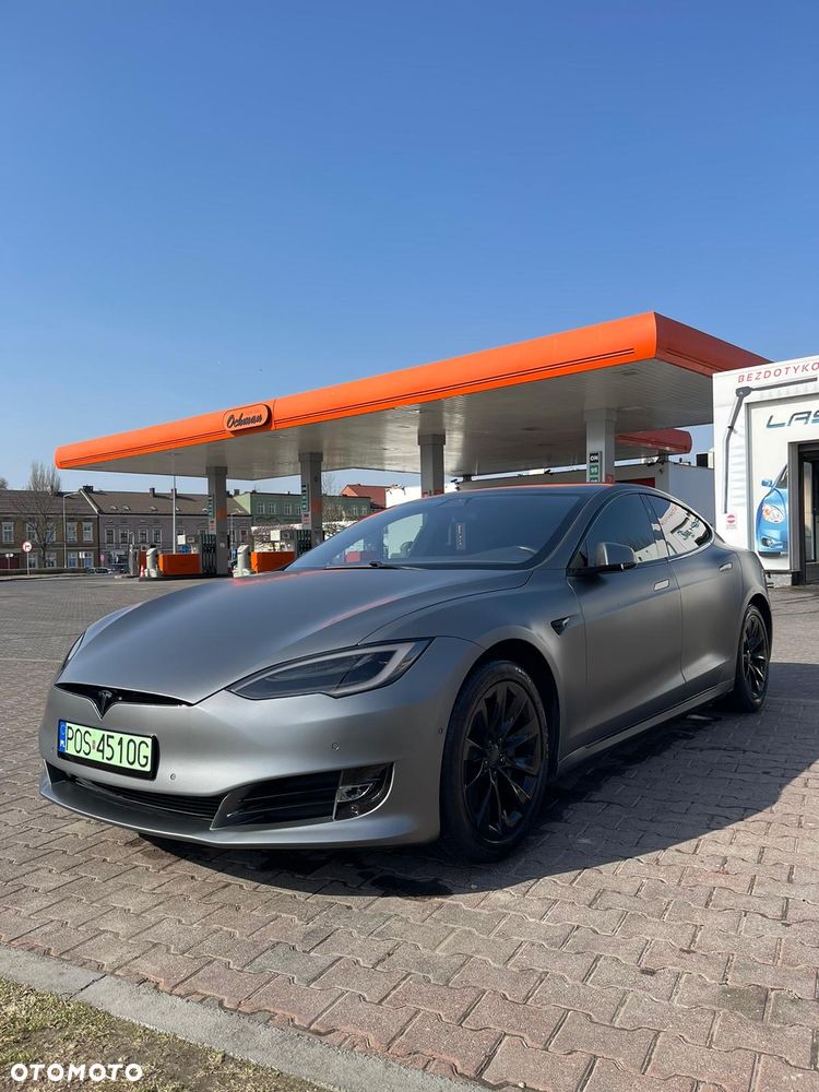 Tesla Model S - 1