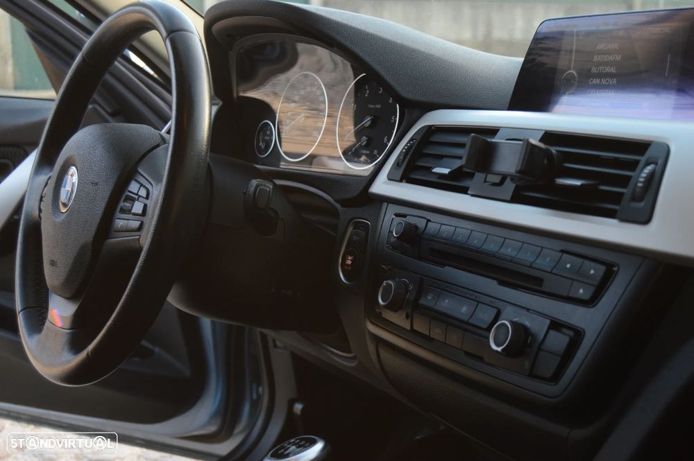 BMW 318 d - 10