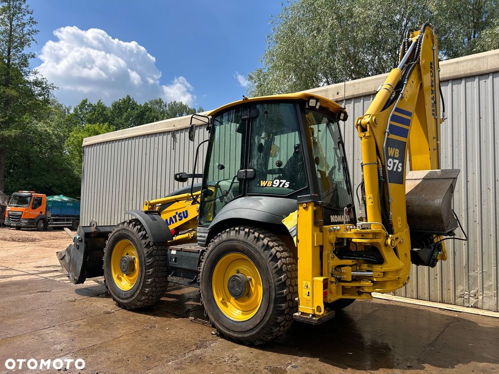 Komatsu WB97-S5 - 1