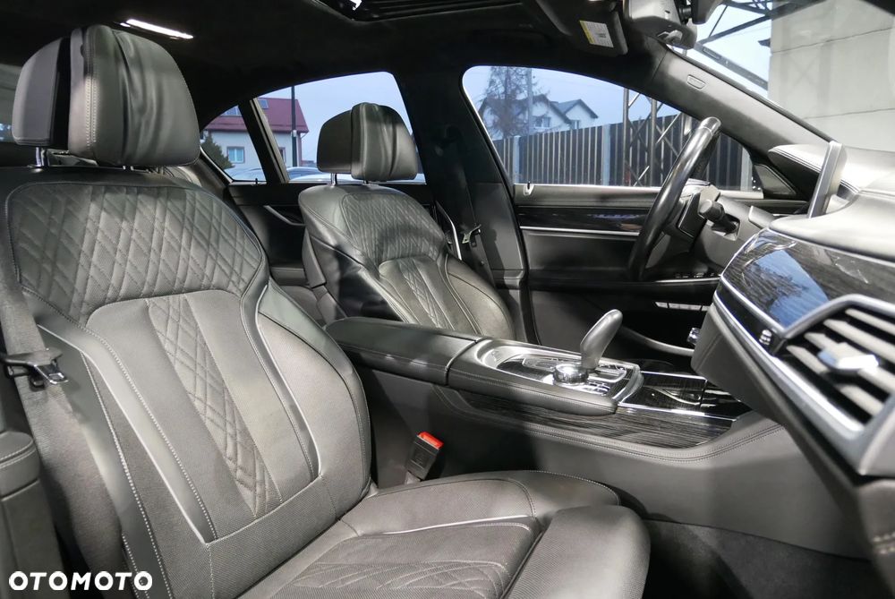 BMW Seria 7 750i xDrive - 15
