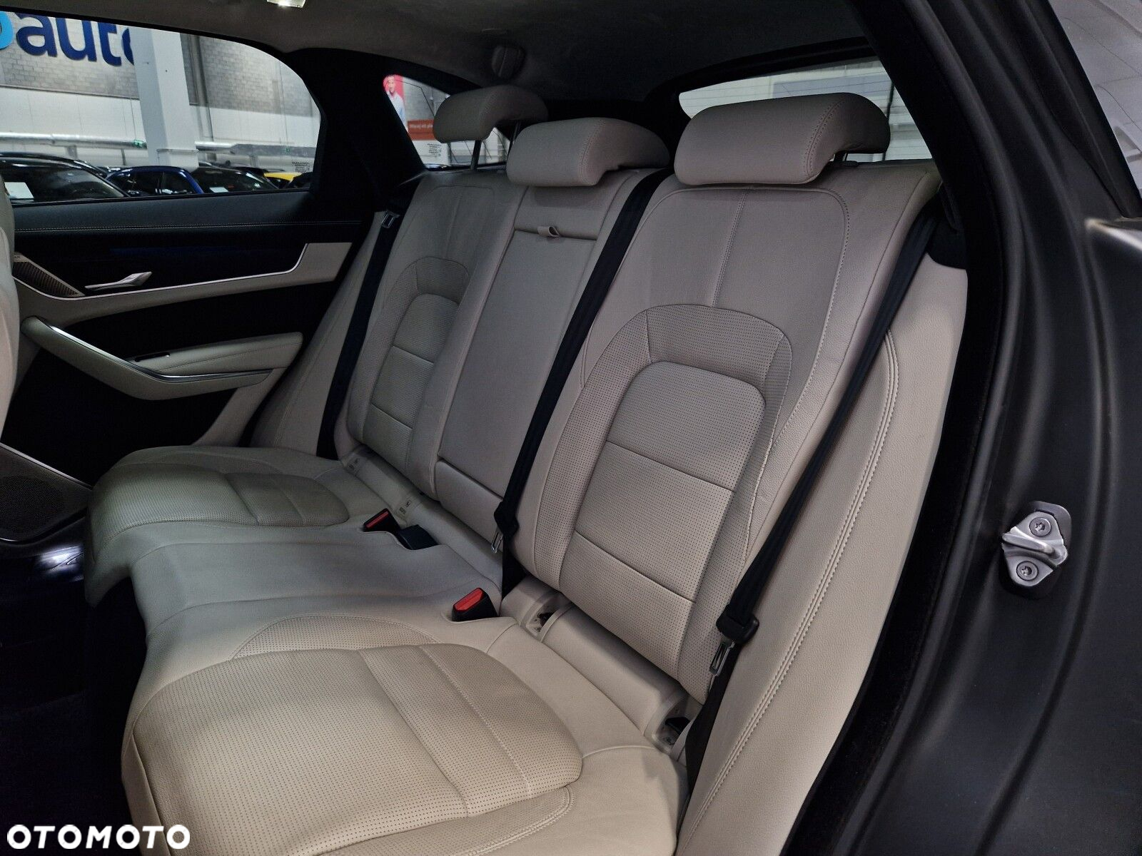 Jaguar F-Pace - 9
