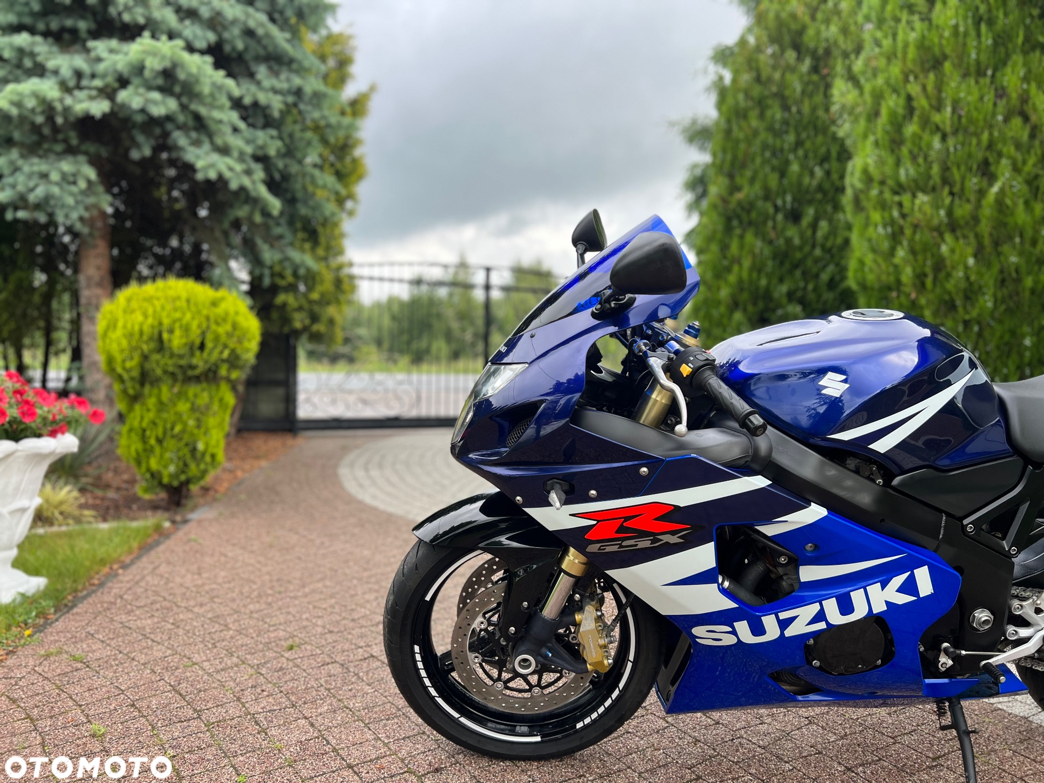 Suzuki GSX-R - 25
