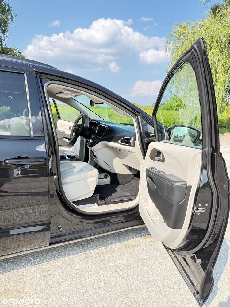 Chrysler Pacifica - 24