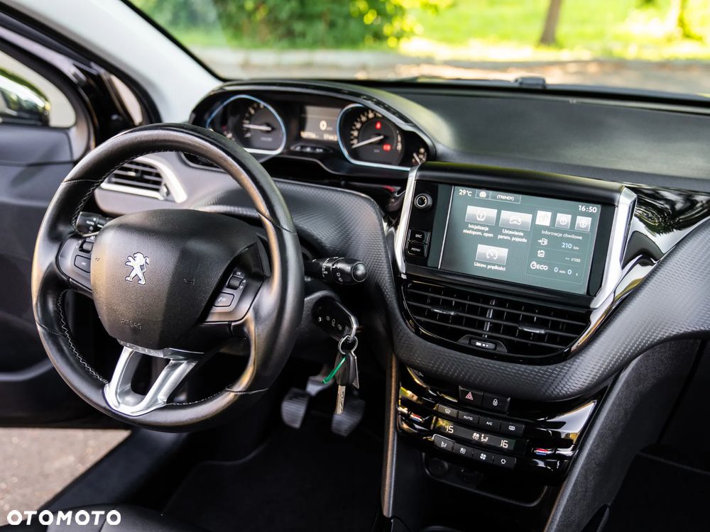 Peugeot 2008 1.2 Pure Tech Allure S&S - 29