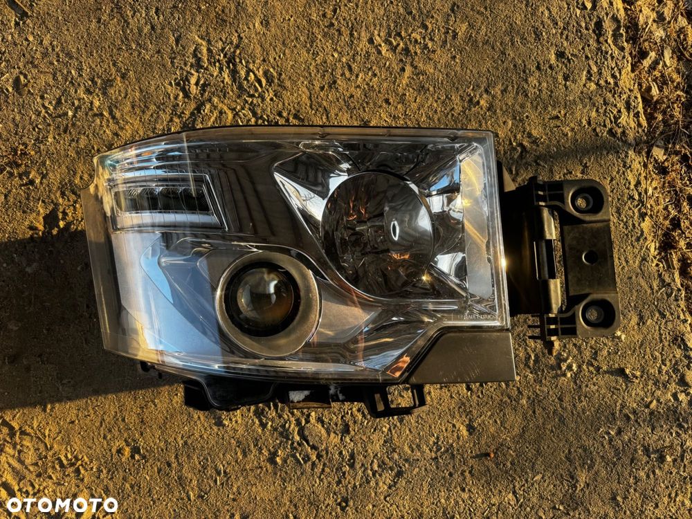 Prawa Lampa Renault Gama T KOMPLETNA