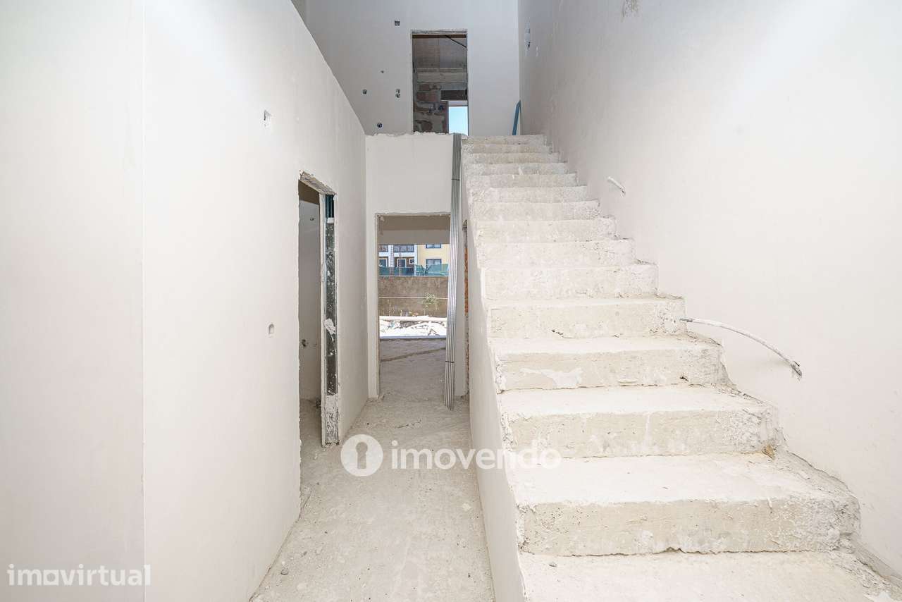 Moradia geminada T3+1 em fase de construção, em Pinhal de Frades - Grande imagem: 2/32