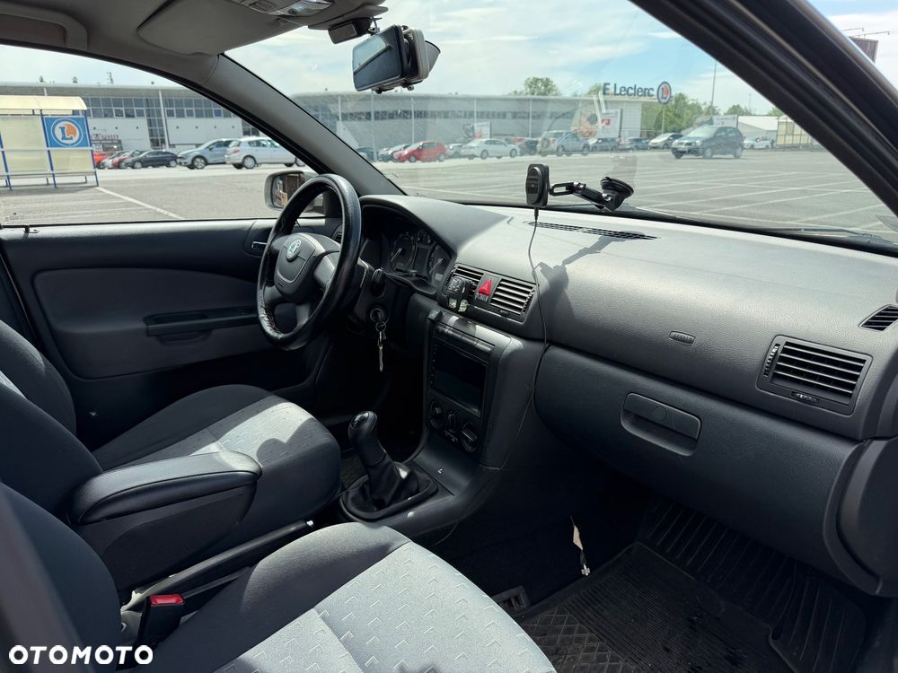 Skoda Octavia 1.6 Tour - 8