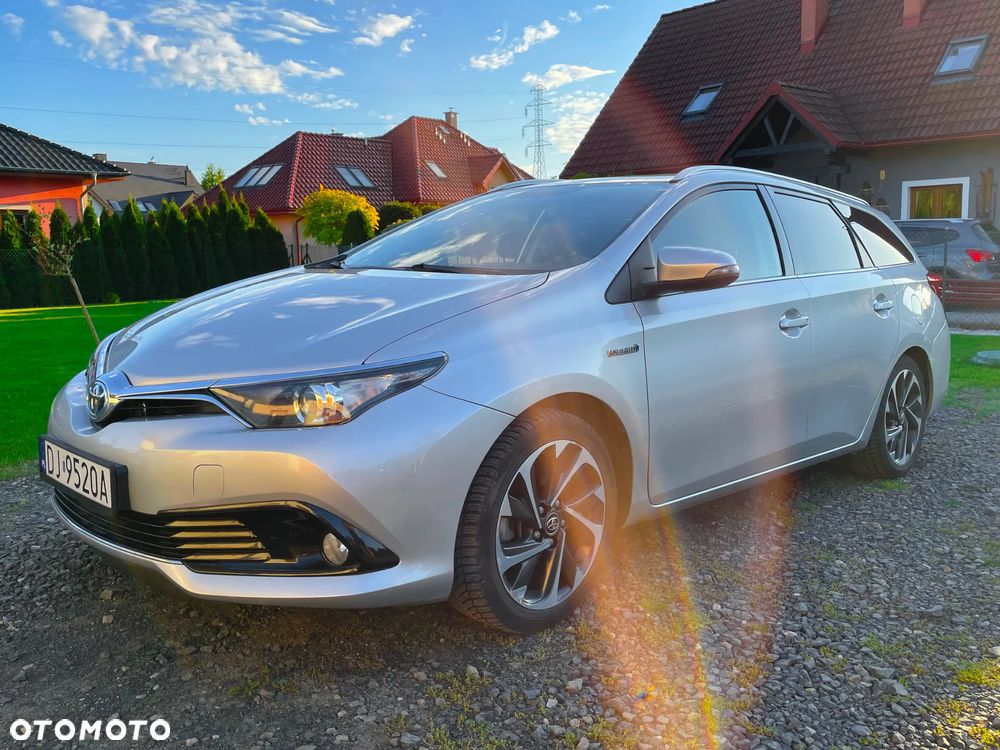 Toyota Auris 1.8 HSD Luna - 1