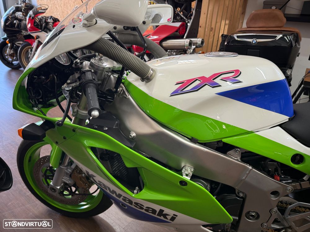 Kawasaki ZXR 750 J - 11