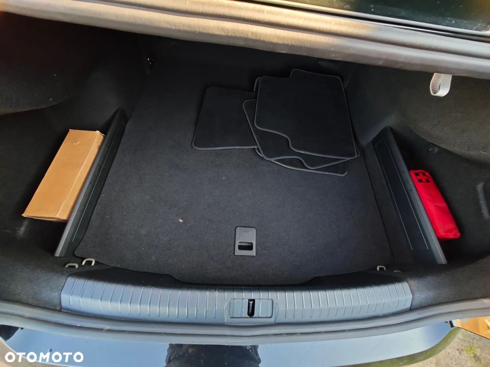 Volkswagen Passat 2.0 TSI Business DSG - 14