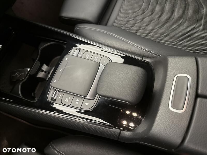 Mercedes-Benz GLB 200 7G-DCT - 17