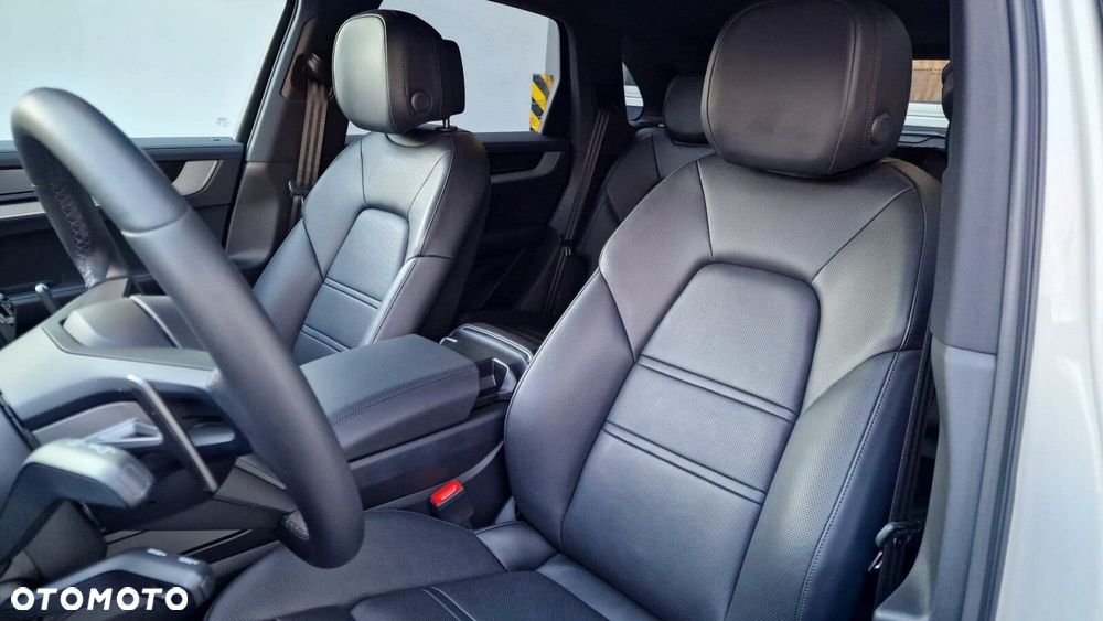 Porsche Cayenne - 16