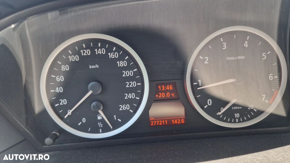 BMW Seria 5 520i - 13