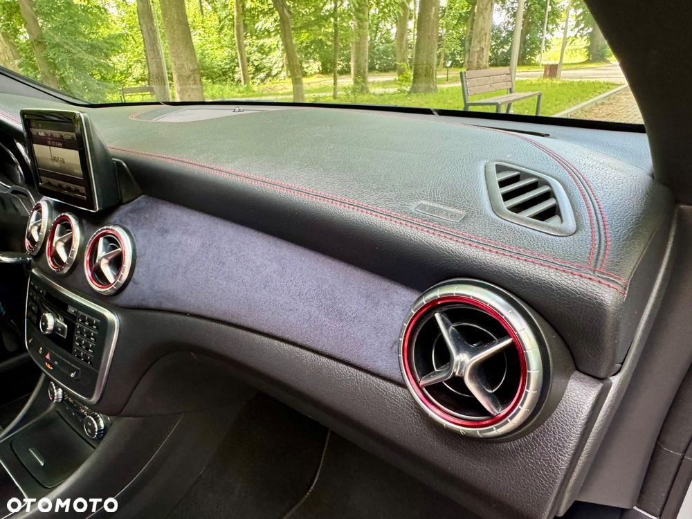Mercedes-Benz CLA 45 AMG 4Matic 7G-DCT - 25