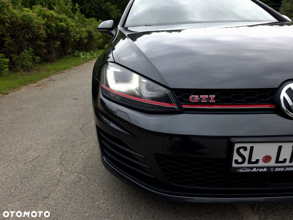Volkswagen Golf - 2