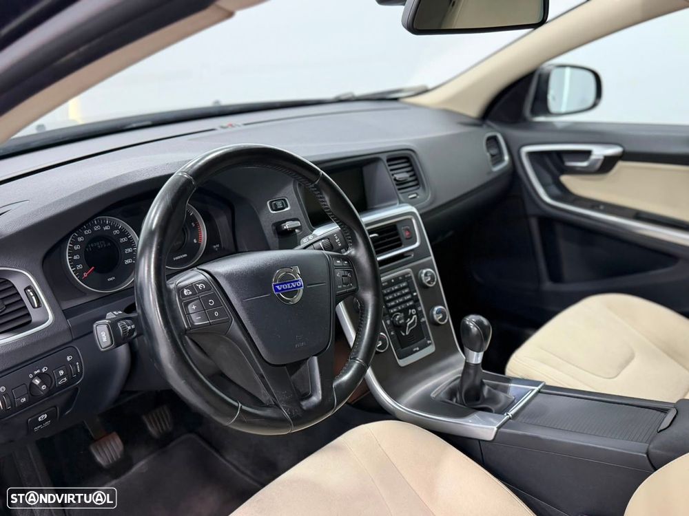 Volvo V60 1.6 D2 Drive Momentum Start/Stop - 7