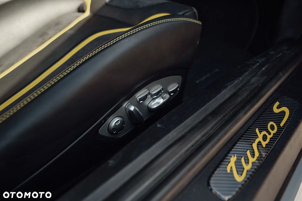 Porsche 911 Turbo S - 17