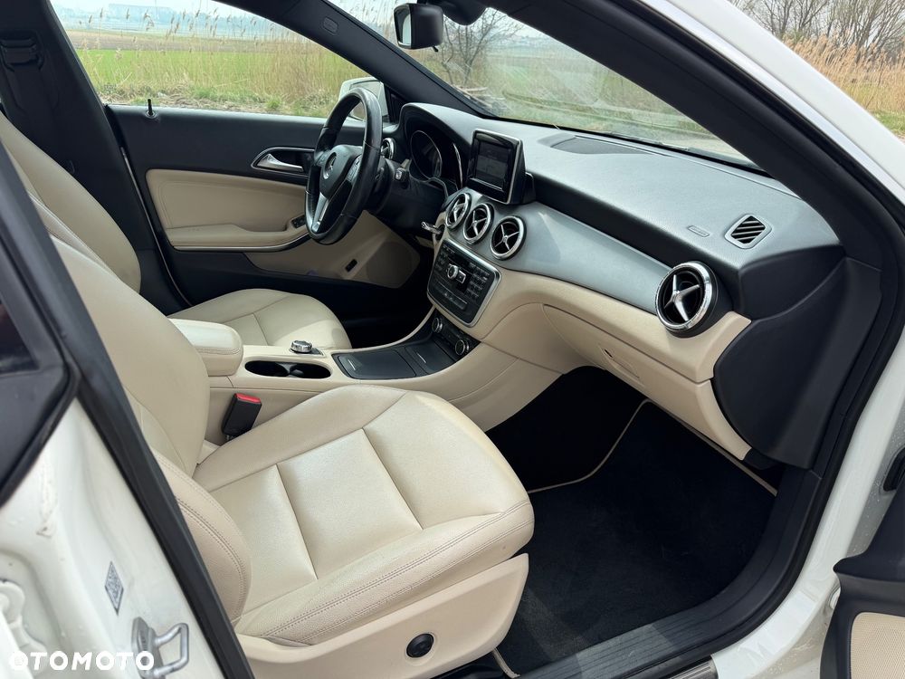 Mercedes-Benz CLA 250 4Matic 7G-DCT Sport - 12