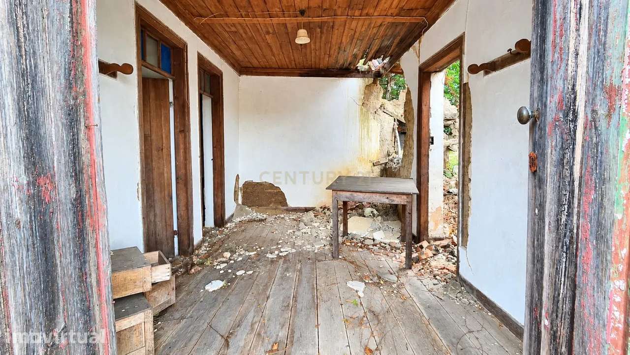 Casa de Campo  ||  Para recuperação  || Rio De Couros, Ourém - Grande imagem: 4/19