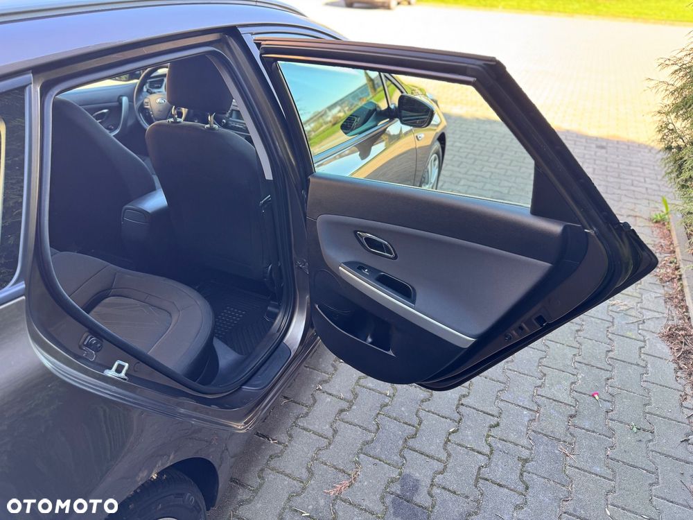 Kia Ceed 1.6 GDI Dream Team Edition - 25