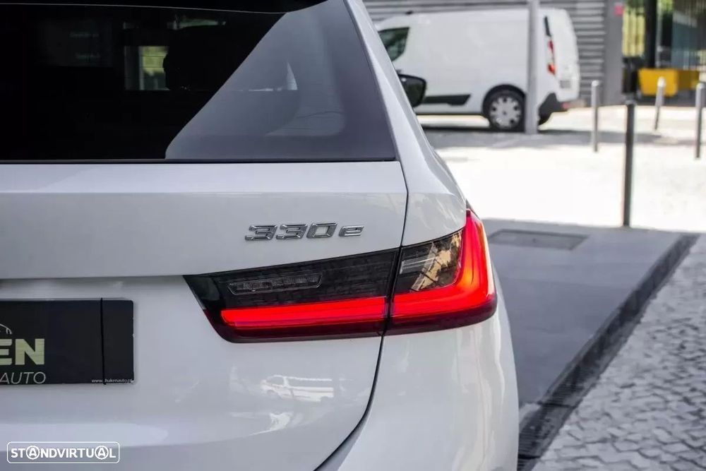 BMW 330 e Line Luxury Auto - 11