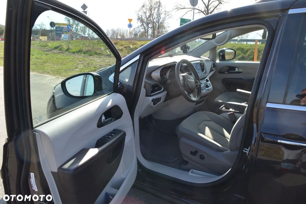 Chrysler Pacifica - 10