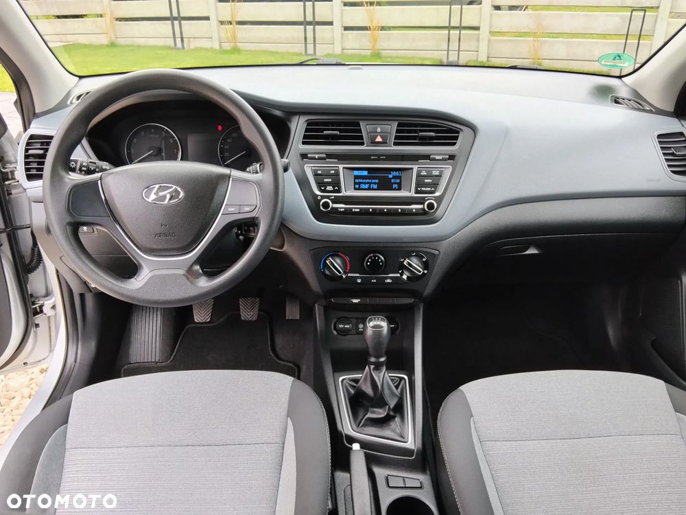 Hyundai i20 blue 1.2 - 7