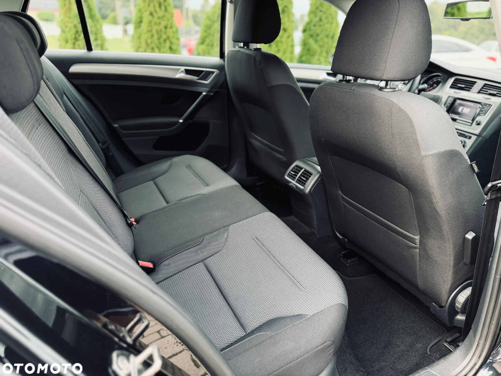 Volkswagen Golf 1.6 TDI BlueMotion Comfortline - 19