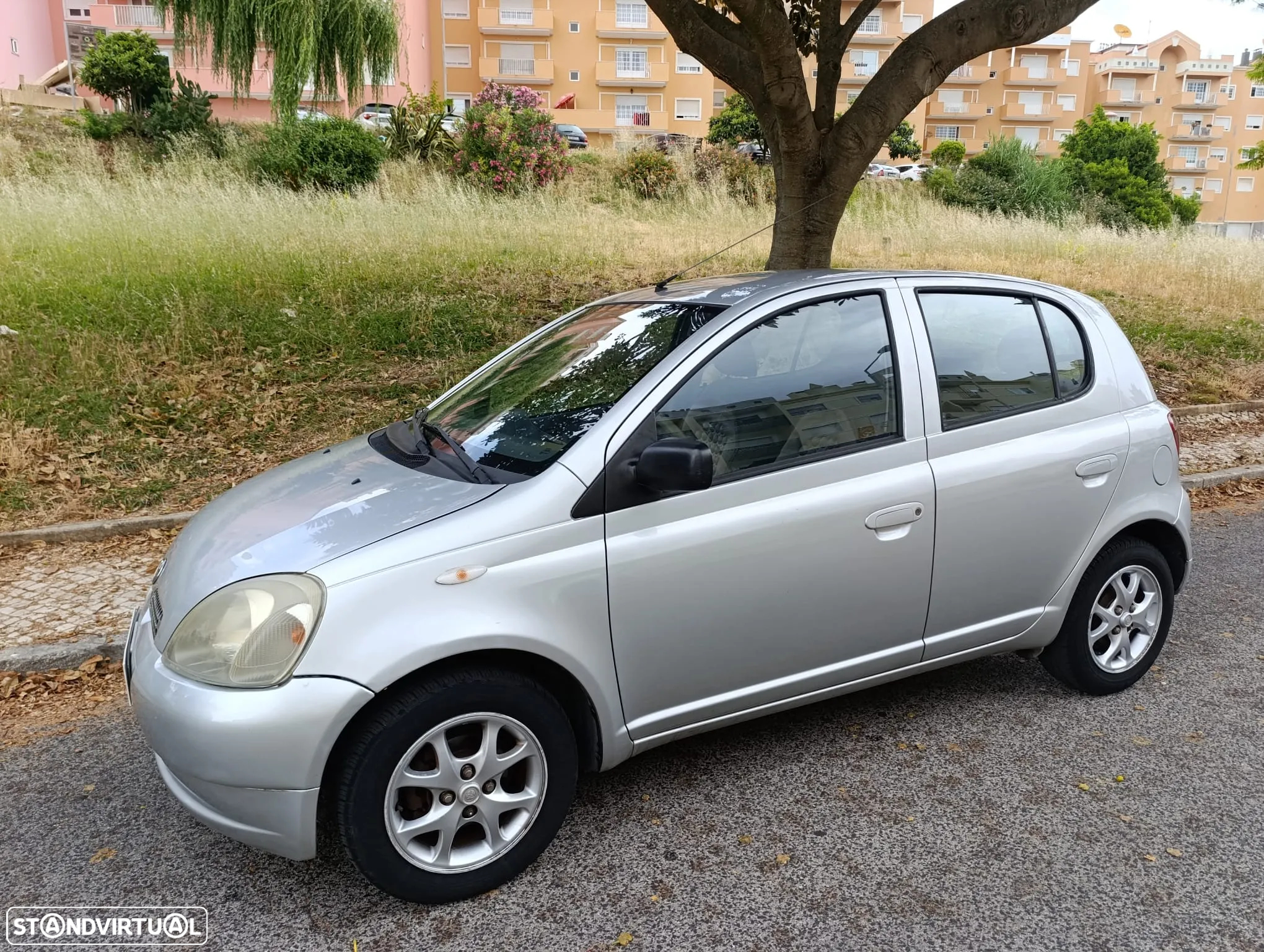Toyota Yaris 1.0 Sol - 2
