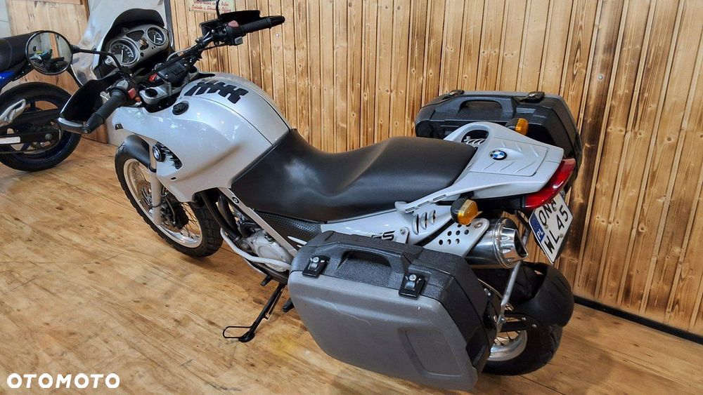 BMW F - 19