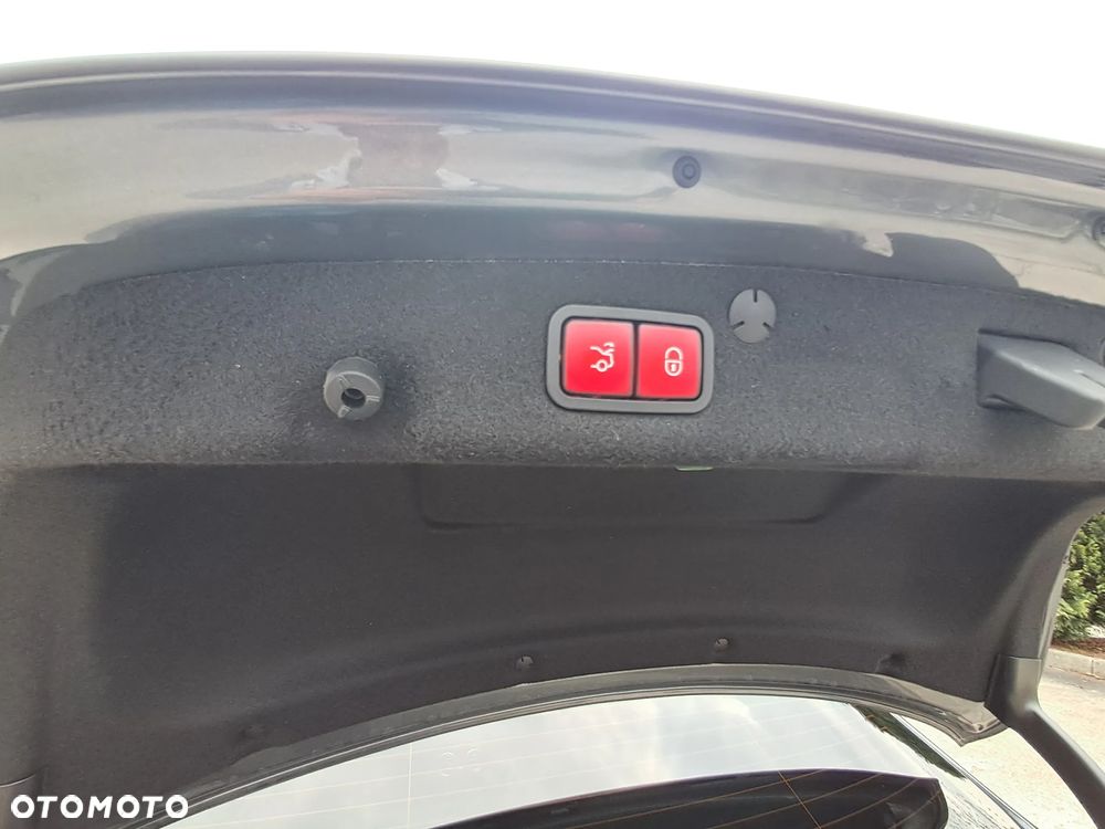 Mercedes-Benz Klasa C 300 4Matic 9G-TRONIC Exclusive - 16