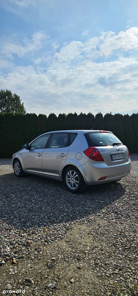 Kia Ceed 1.6 CRDi Dream-Team Edition - 3