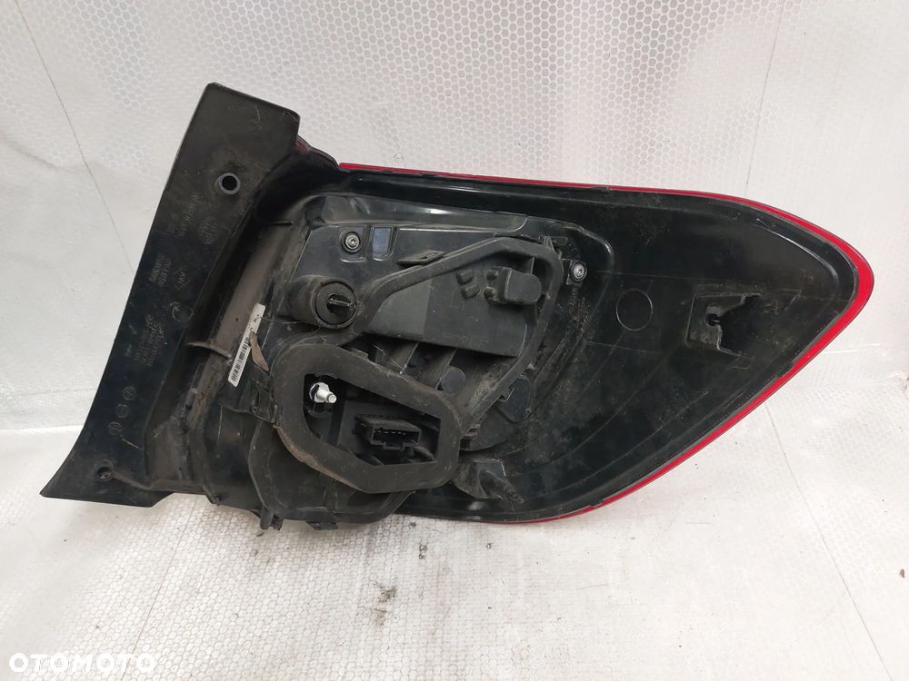 .  LAMPA TYL TYLNA LEWA DACIA SANDERO 2 - 5