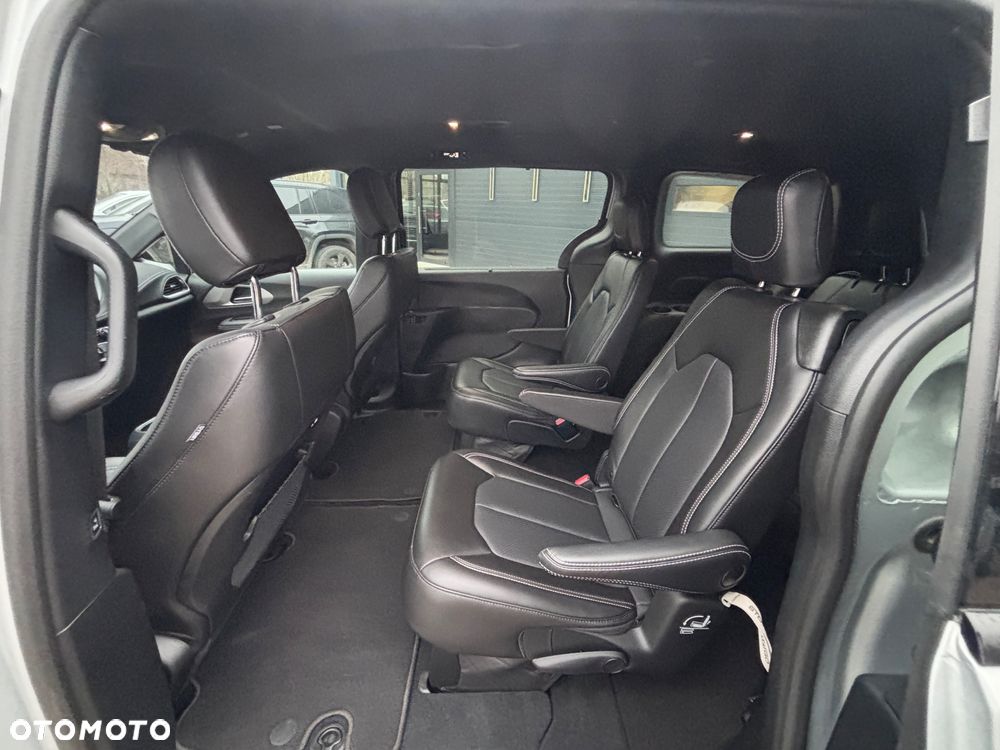 Chrysler Pacifica - 19