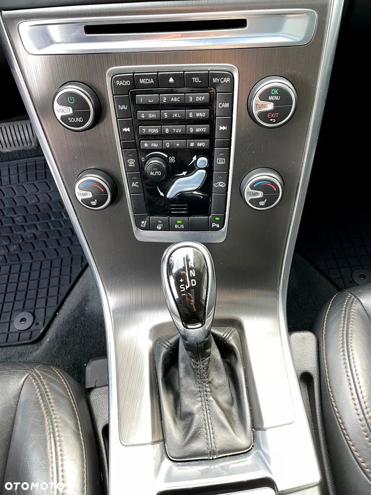 Volvo XC 60 T6 AWD Geartronic Summum - 5