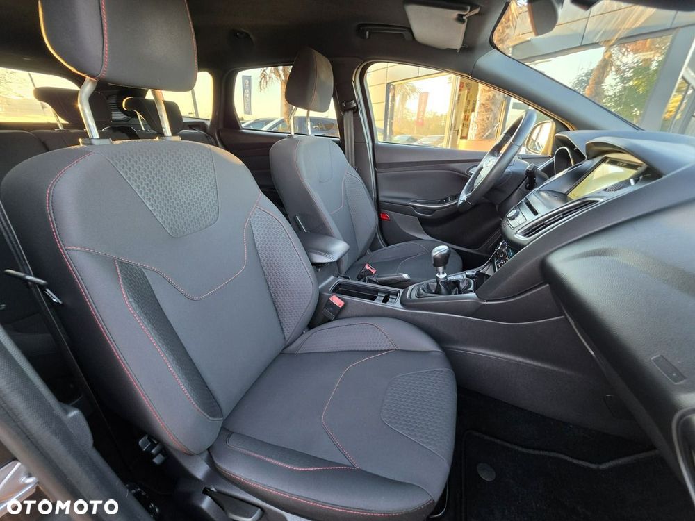 Ford Focus 1.5 EcoBlue Start-Stopp-System ST-LINE - 33