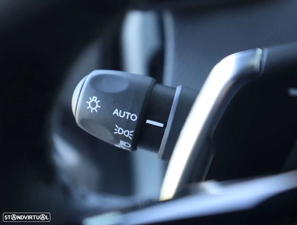 Peugeot 2008 1.2 Hybrid Allure e-DCS6 - 37