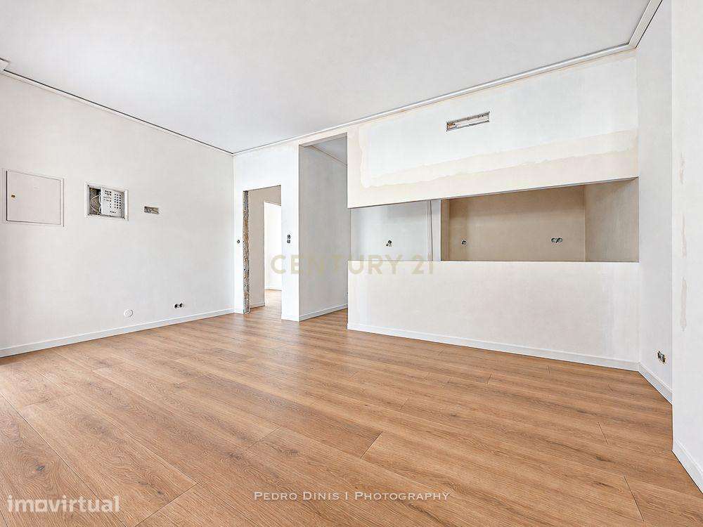 Apartamento T2 c/ 2 casas de banho e 91m2 NOVO - Grande imagem: 3/18